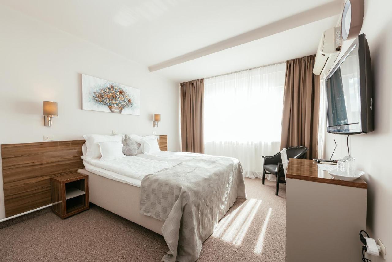 Riviera By Queens Hotel And Resort Gura Văii Exteriér fotografie